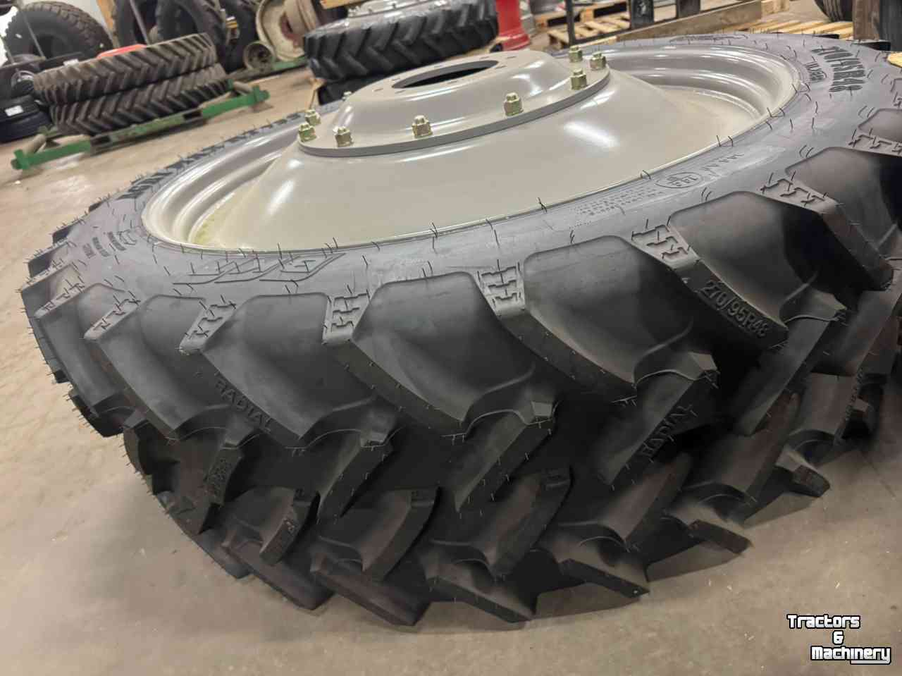 BKT 270/95R48 & 270/80R36 - Afbeelding 3